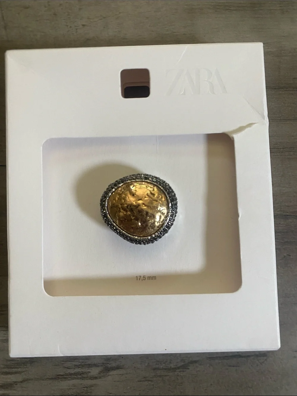 NWT Zara Crystals Texture Maxi Ring